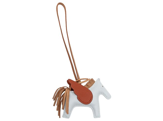 Charm per borsa Hermès Blue Milo in agnello e Swift Grigri Rodeo Pegase PM Blu chiaro
