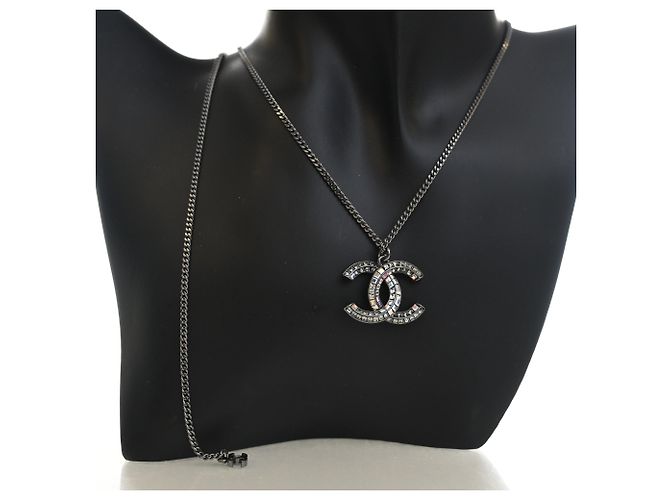 Collana con pendente Chanel Silver CC in ottone e strass Argento