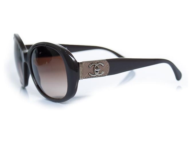 Gafas de sol Chanel, CC turnlock en marrón Castaño