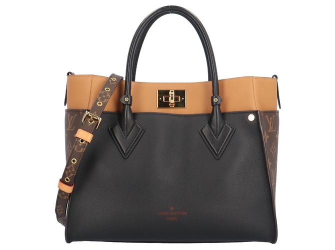 Bolsa de Ombro Louis Vuitton On My Side MM Marrom Preto