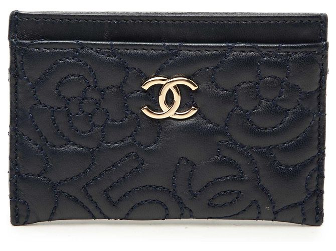 Tarjetero Chanel Blue CC Embossed Lambskin Camellia Azul Azul marino