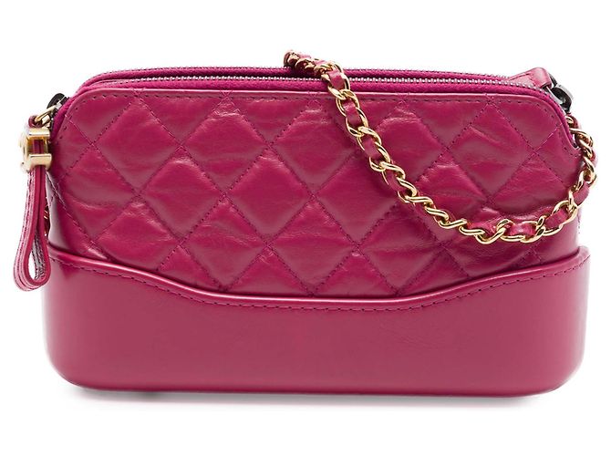 Pochette Gabrielle Chanel à matelassage en cuir de veau vieilli rose avec double fermeture éclair et chaîne