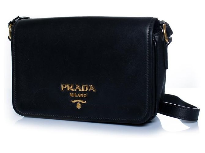 Prada, bolsa camera flap em couro Vitelli preto