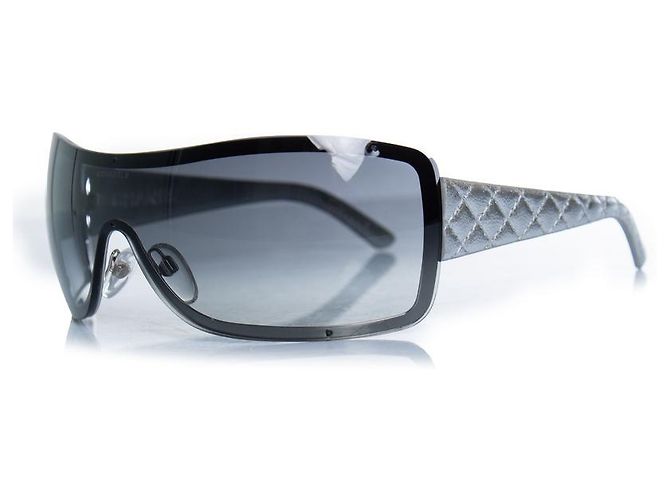 Chanel, Óculos de sol Shield com hastes acolchoadas Prata