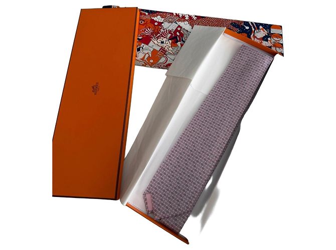 Hermès Pink Patterned Silk Tie