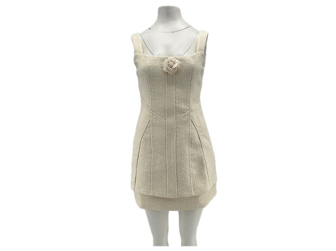 Autre Marque Vestido crema detalle flor Beige