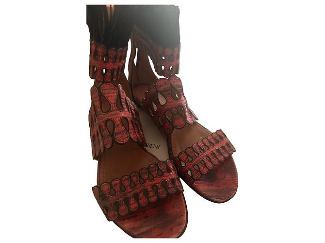 Alaïa Sandalen aus rotem Leder mit Federn Schwarz