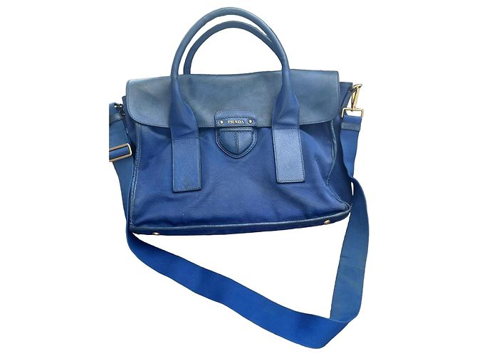 Bolsa Prada em nylon azul e couro