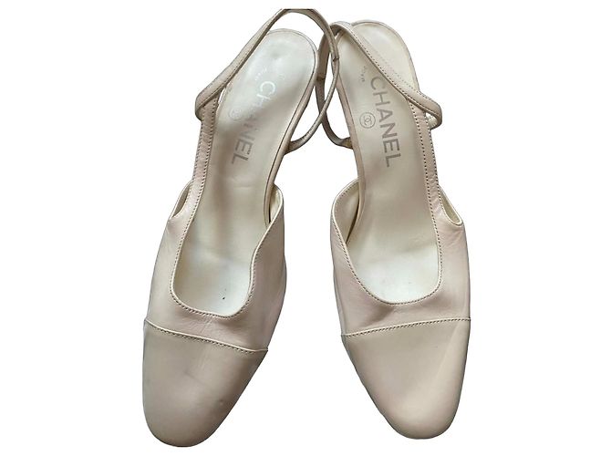 Chanel beige leather pumps