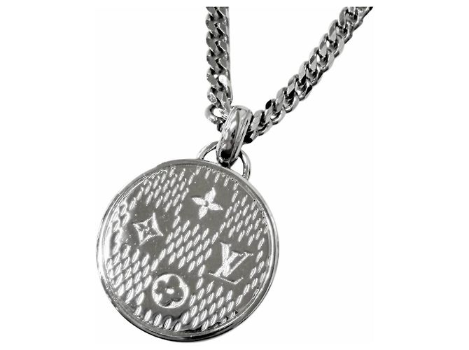 Collar con colgante Louis Vuitton Damier Staple Plata