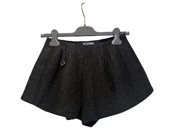 Jacquemus Le Chouchou Shorts Grau