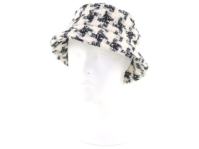 Timeless Chanel Wool Hat Black White