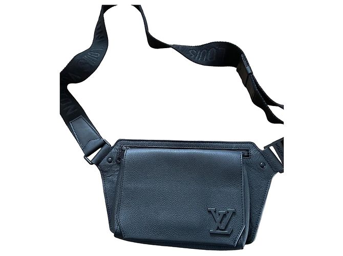 Louis Vuitton Sac Banane en Cuir Noir