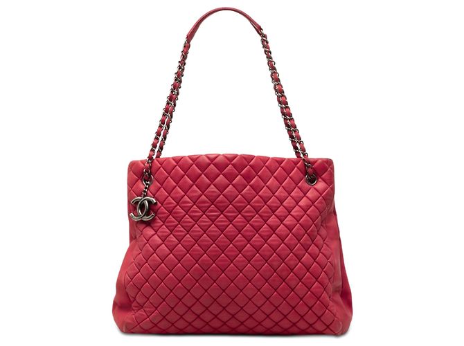 Neue Chanel Bubble Tote aus gestepptem irisierendem rotem Kalbsleder, Größe Large