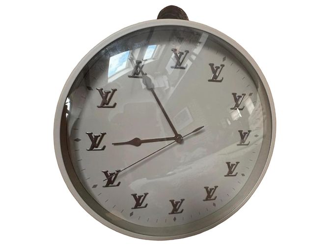 Louis Vuitton Horloge Murale Monogramme Édition Limitée Gris