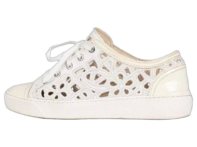 Baskets Chanel White Perforated Textile à lacets EU 38 d'occasion