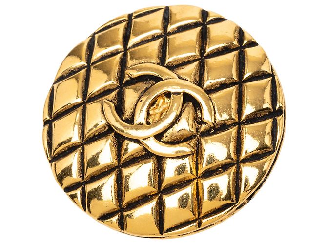 Spilla rotonda trapuntata Chanel Gold CC placcata oro D'oro