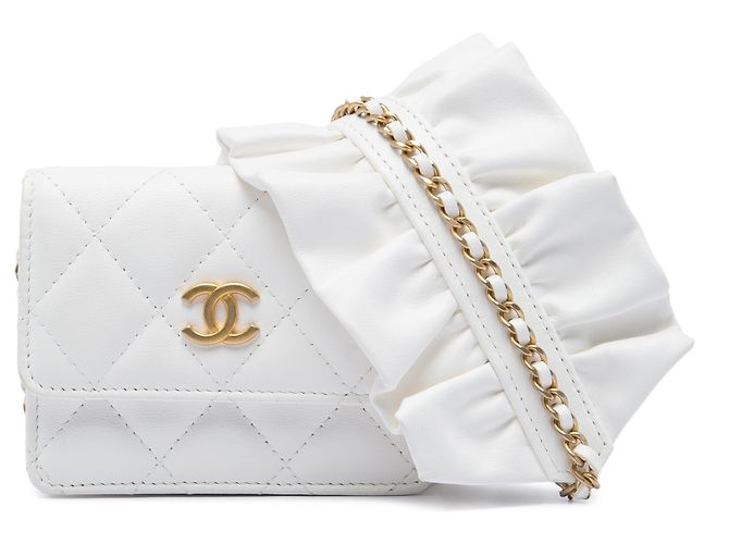 Tarjetero Chanel Romance en piel de cordero acolchada blanco con cadena