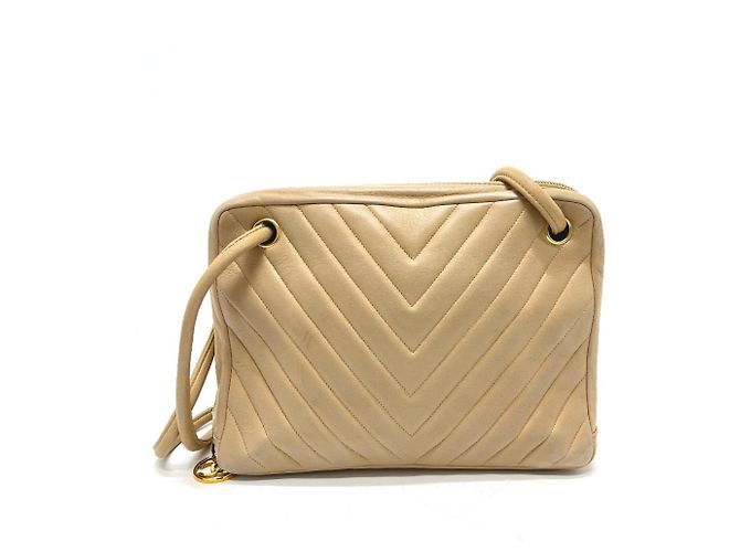 Bolsa Chanel Coco Mark Charm V-Stitch Chevron Bege