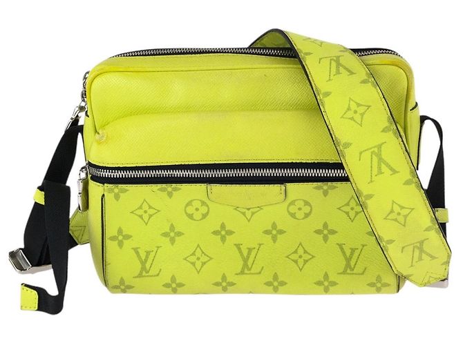 Bolsa Messenger Louis Vuitton Taigarama Monogram Amarelo