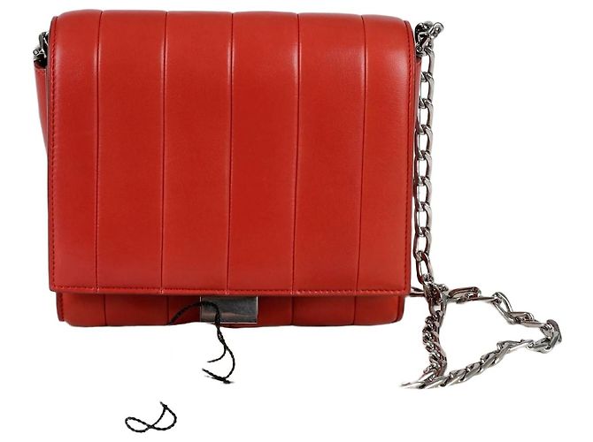 16 Céline Box Schultertasche mit kleiner Kette Rot