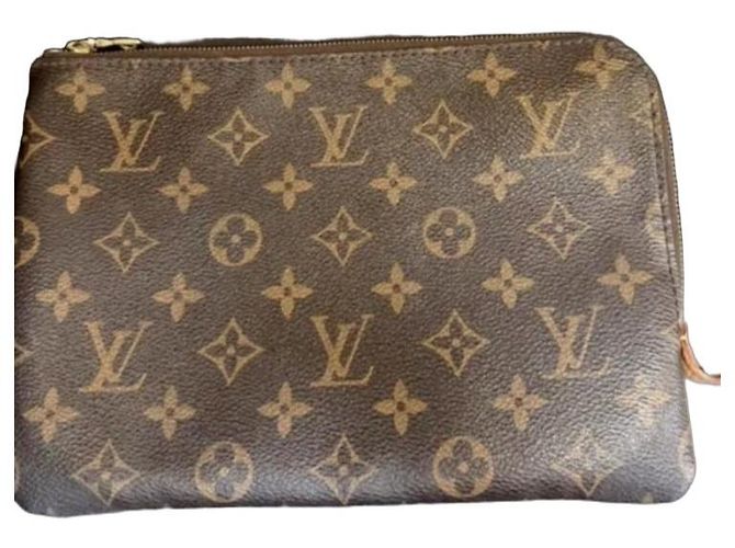 Pochette em Canvas Monogram Louis Vuitton Marrom Monograma