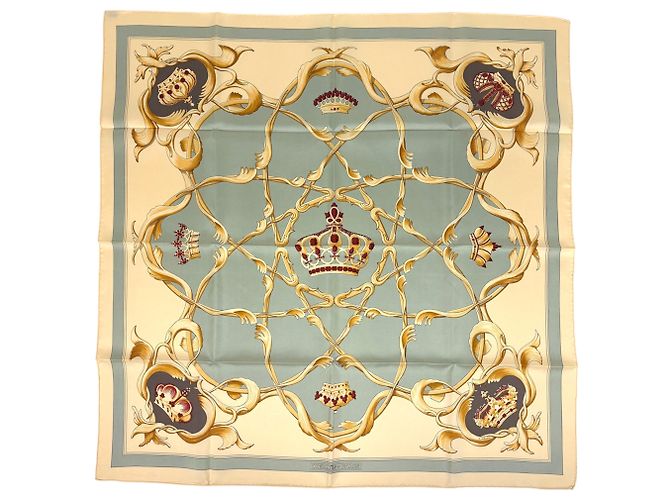 Silk In Hermès Lenço de seda Hermes Carre 90 Crown Pattern Multicor Bege