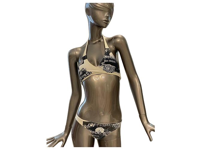 Bikini Chanel con monogramma bianco e nero