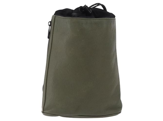 Bolsa transversal Louis Vuitton Chalk Sling Monogram Shadow em couro Verde
