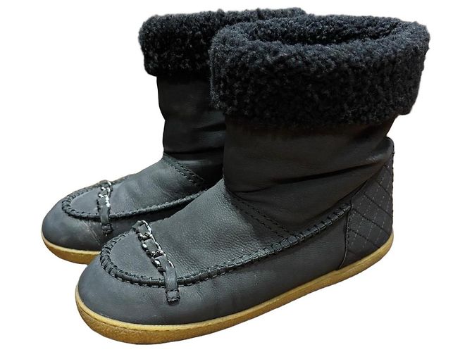 Stivali Chanel in pelle nera foderati in shearling Taglia 37 Nero