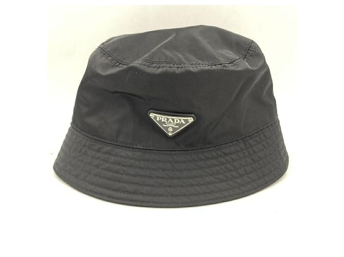Cappello bucket in Re-Nylon Prada Nero