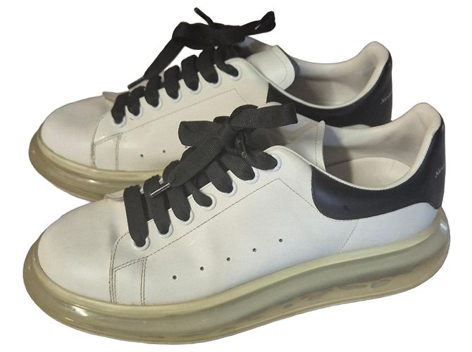 baskets alexander mcqueen oversized  taille 41.5 cuir blanc noir semelles translucides