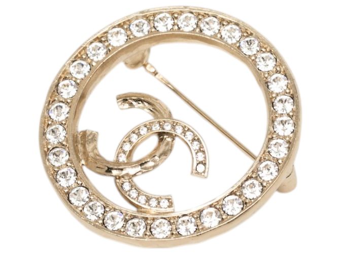 Spilla rotonda Chanel Gold CC placcata oro e strass D'oro