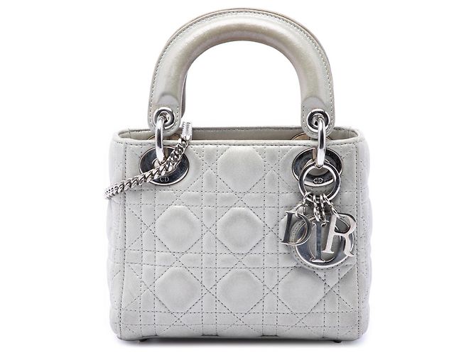 Dior Lady Dior Cannage Mini aus irisierendem silbernem Lammleder
