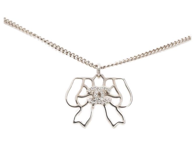 Colar com pingente Chanel Silver CC Brass Strass Bow Prata