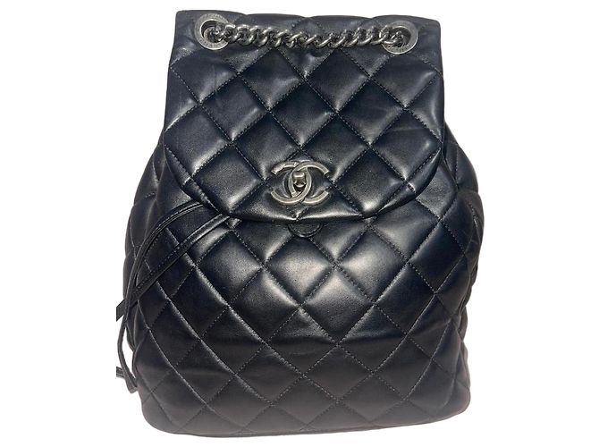 Chanel Mochila em Couro Preto Acolchoado