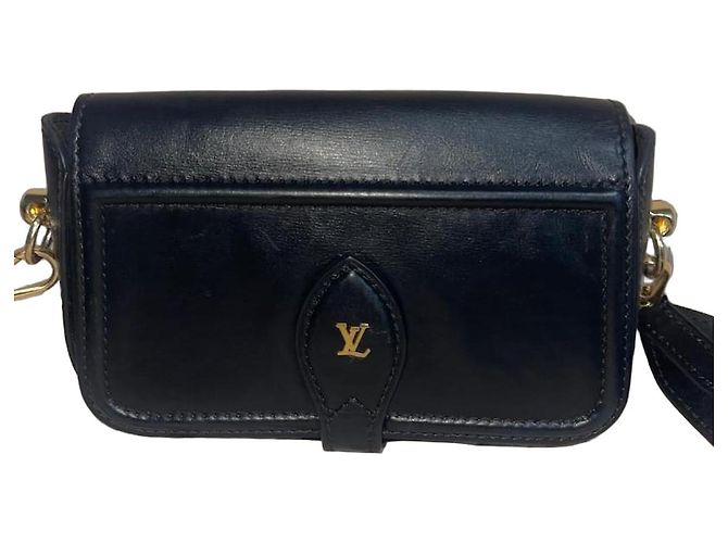 Louis Vuitton Bolsa de Ombro em Couro Preto