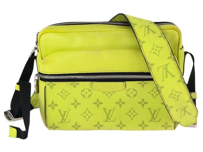 Louis Vuitton Taigarama Monogram Outdoor Messenger PM Nero Giallo