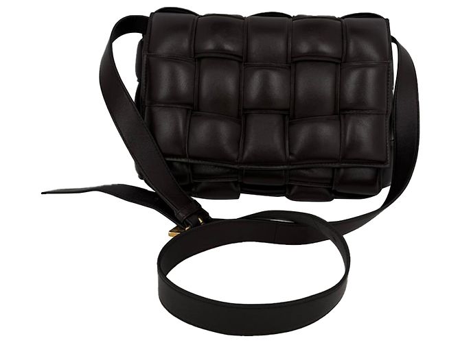 Bolsa transversal acolchoada Cassette da Bottega Veneta em couro de cordeiro marrom Vermelho