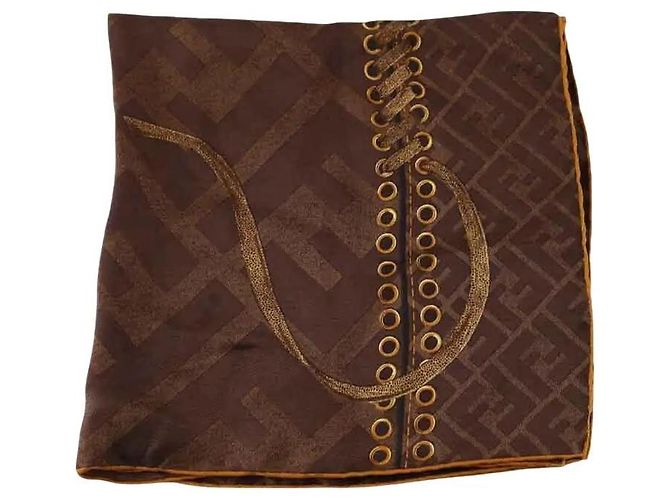 Fendi Carré marrone