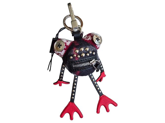 Berloque de Rã Doris Frog Creature Burberry de Cashmere e Couro Preto Vermelho Multicor