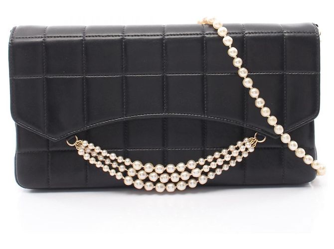 Borsa a tracolla Chanel Chocolate Bar con catena di perle Nero