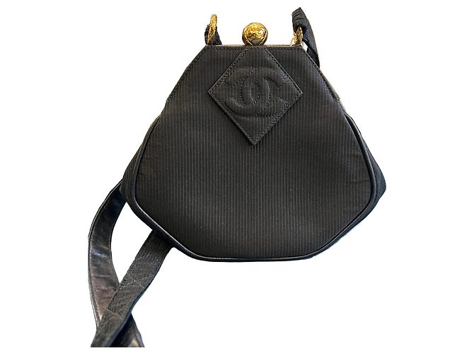 Borsa a tracolla 1992 Chanel CC Nylon Diamond Stitch Kiss Lock
