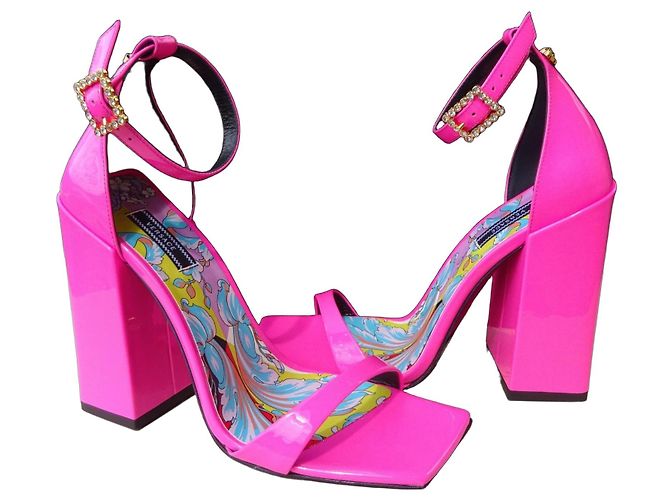 Sandalias de tacón bloque Versace rosa charol