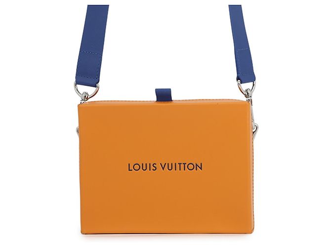 Clutch de couro açafrão Louis Vuitton Dourado