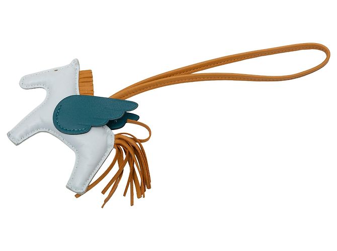 Charm para bolso Hermès GriGri Rodeo Pegase PM en piel de cordero Milo y Swift, Gris Castaño