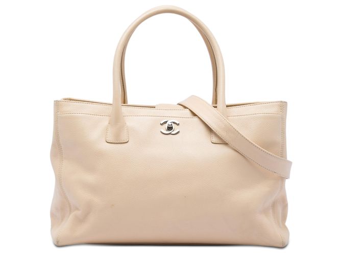 Bolsa Tote Executive Cerf em couro de bezerro marrom Medium Chanel Bege