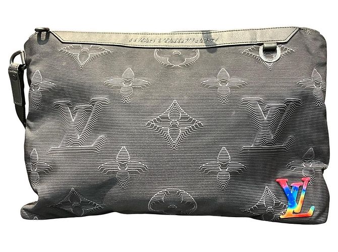 Clutch Reversible Monogram A4 de Louis Vuitton Negro