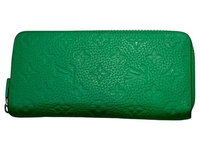Cartera Zippy Vertical Monogram Taurillon Louis Vuitton Verde