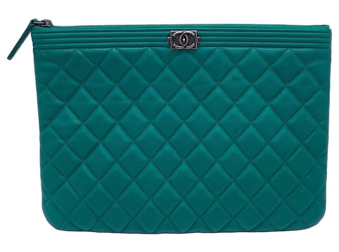 Chanel Clutch de Piel de Cordero Acolchada - Verde